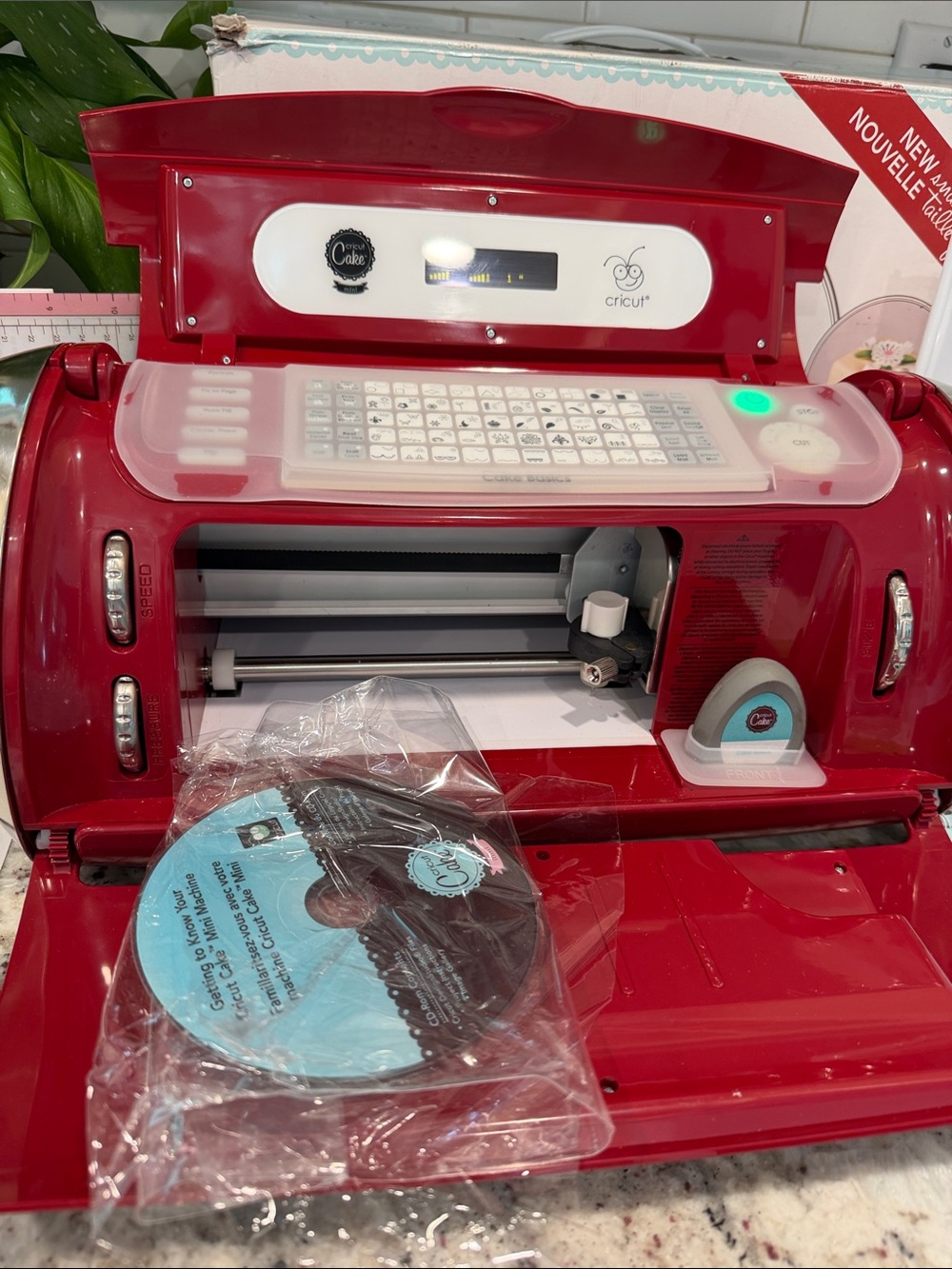 Cricut Red Cake Decorating Machine - Picture 4 of 12